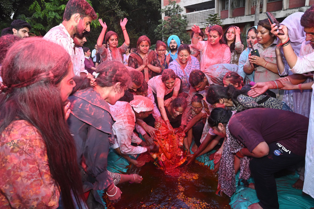 Ten-day Ganesh festival concludes at Punjab University